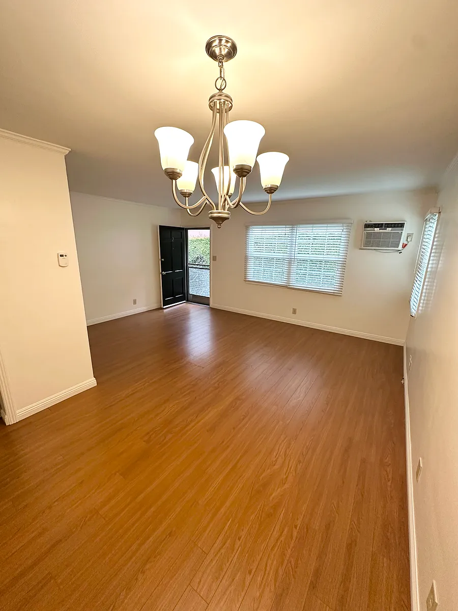 Building Photo - 2908 Saint George St #2