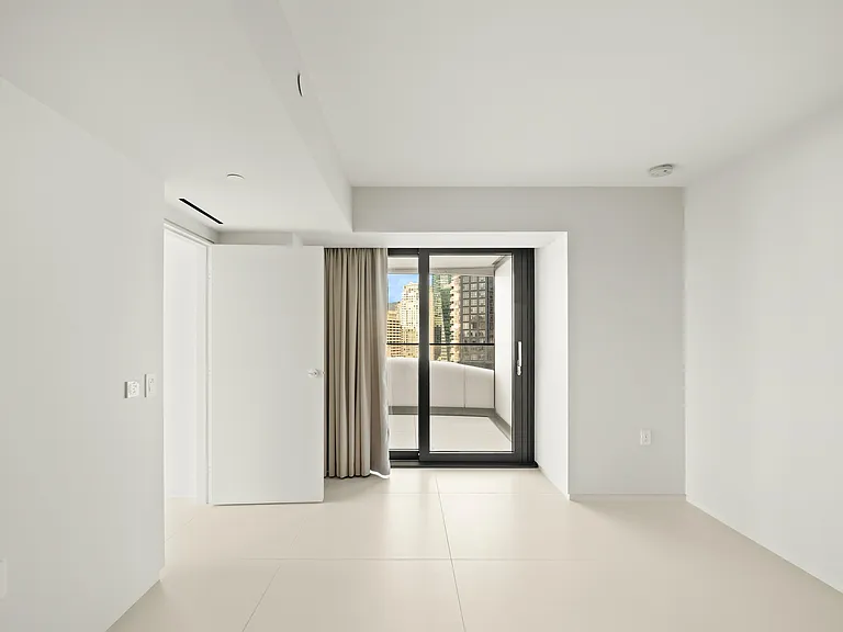 1033 Nelson St #905 — Photo 13