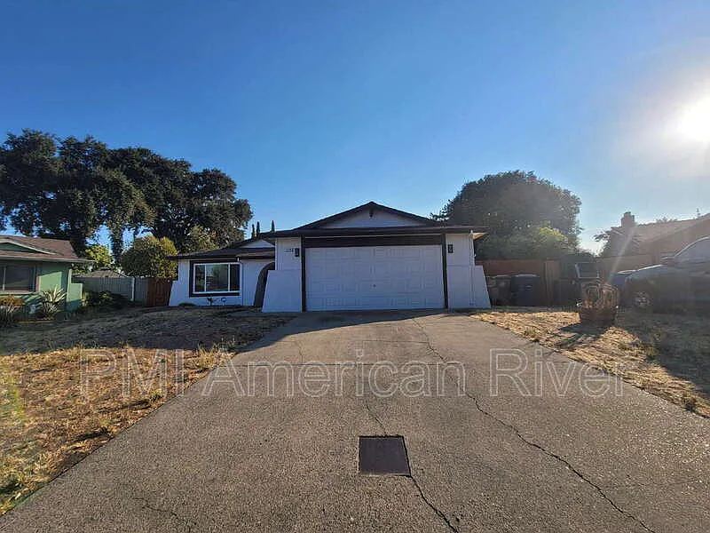 3 bed, 2.0 bath, 1185 sqft, $2,500 — Photo 1
