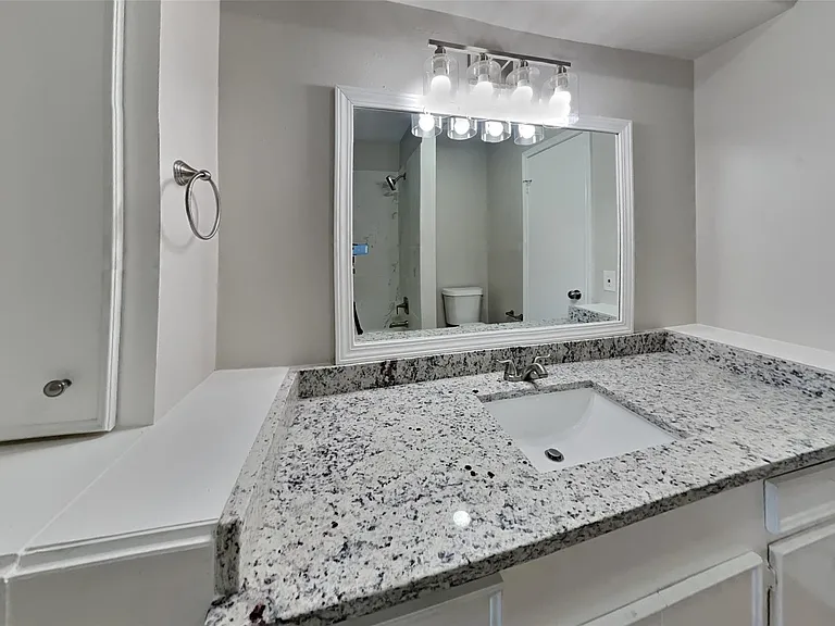 1920 Crooked Creek Ln — Photo 11