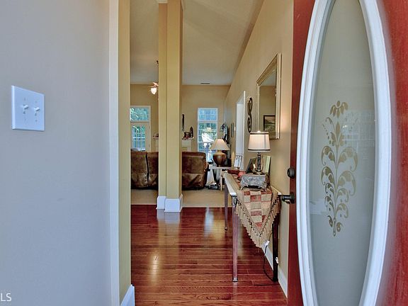 4th image of 336 Prescott Ct