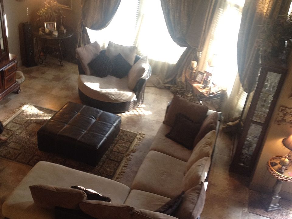 1st image of 300 Palmer Cir NE