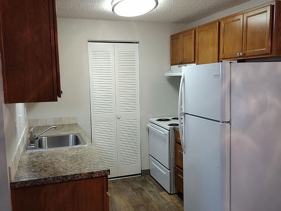 2nd image of 19705 SW Boones Ferry Rd APT 20