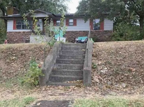 327 W Brook St, Neosho, MO 64850