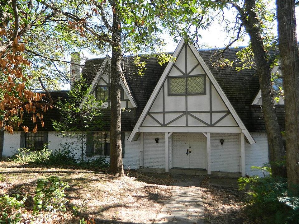 1st image of 2703 Newcastle Dr