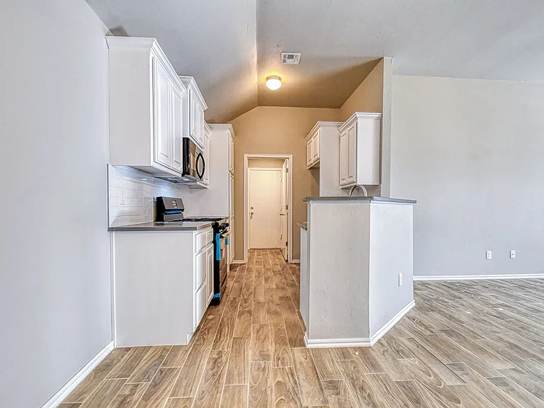 1005 Saint Cecil — Photo 12