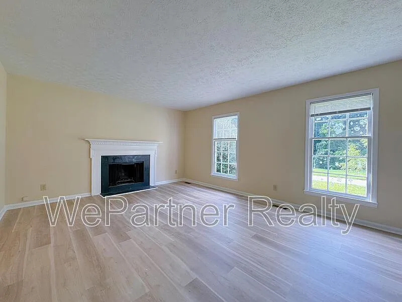 3 bed, 2.5 bath, 1947 sqft, $1,795 — Photo 4