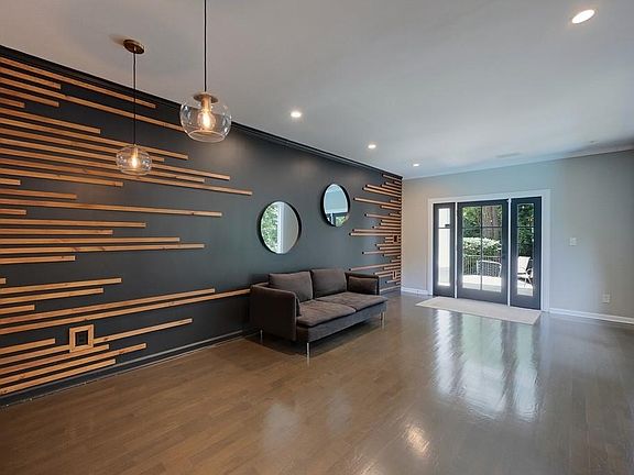 4th image of 305 River Knoll Dr