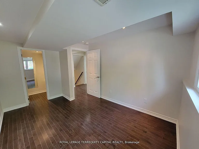20 Mowat Cres #LOWER — Photo 5