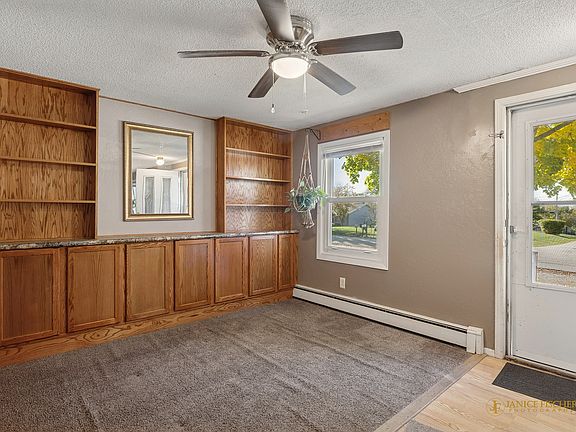 2nd image of 35179 N Hilldale Dr