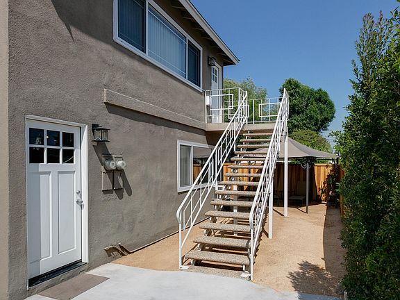 5th image of 322 S Lincoln Pl APT B