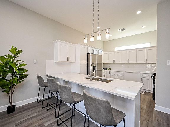 5th image of 4746 Mallow St