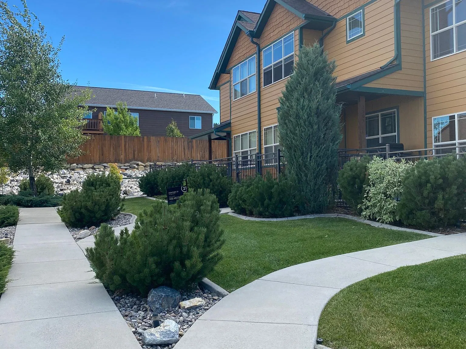 2565 Overlook Blvd — Photo 2