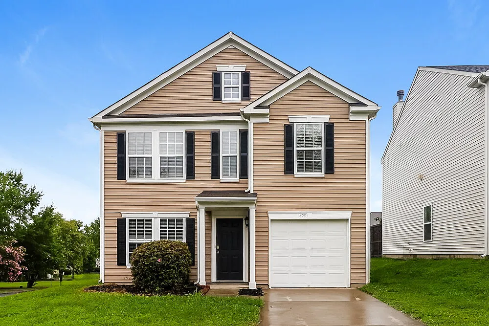 3 bed, 2.5 bath, 1600 sqft, $1,825 — Photo 1