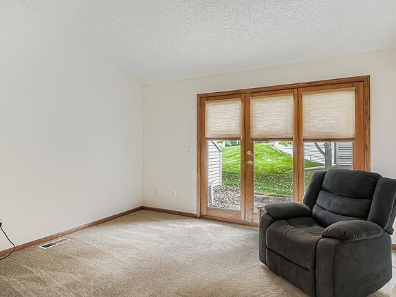 4th image of 11847 Aberdeen St NE