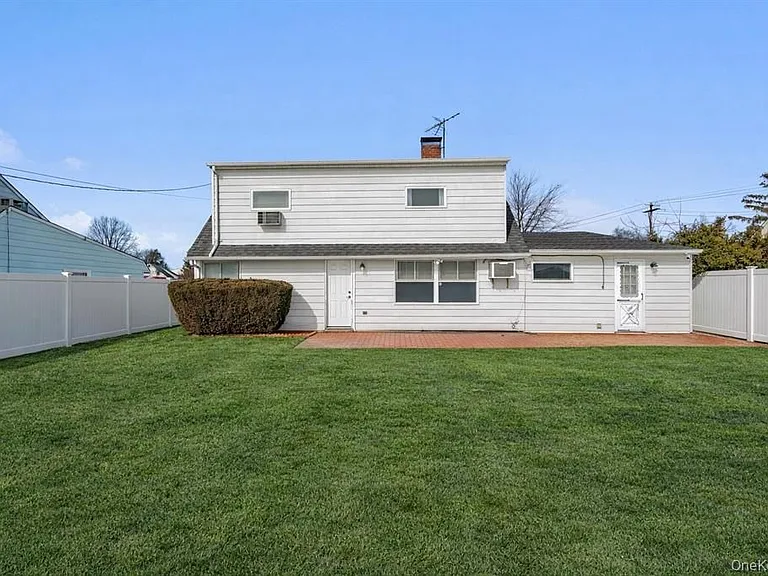 68 Summer Ln — Photo 16