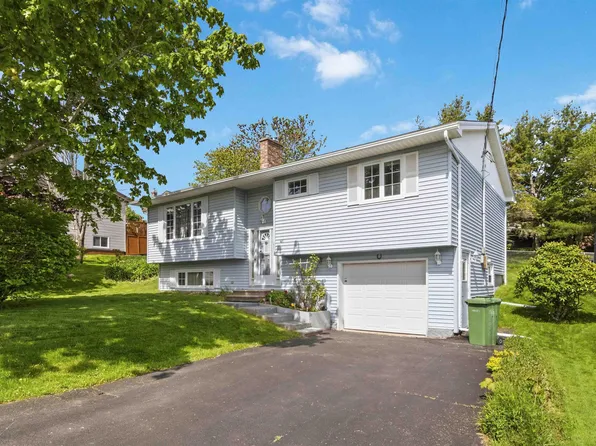 41 Churchill Downs Cir, Halifax, NS B4E 2J3