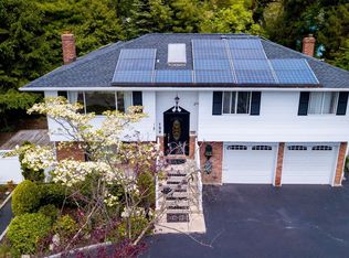 129 Hunter Ave, North Babylon, NY 11703