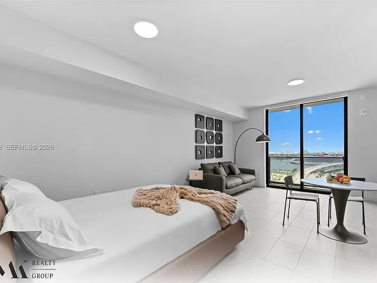121 NE 5th St #2700 — Photo 9