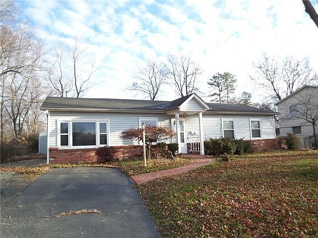 1st image of 206 W Holly Ave