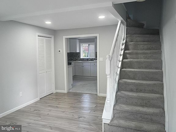 2nd image of 69 Carpenter St