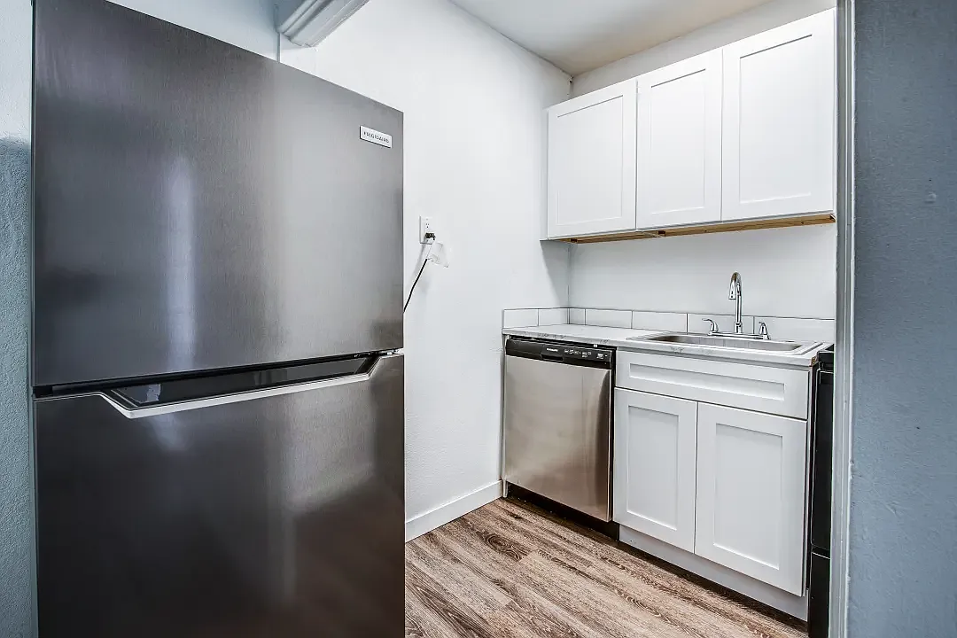 Building Photo - 3609 W Kennewick Ave #2