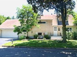 730 Evans St, Paramus, NJ 07652