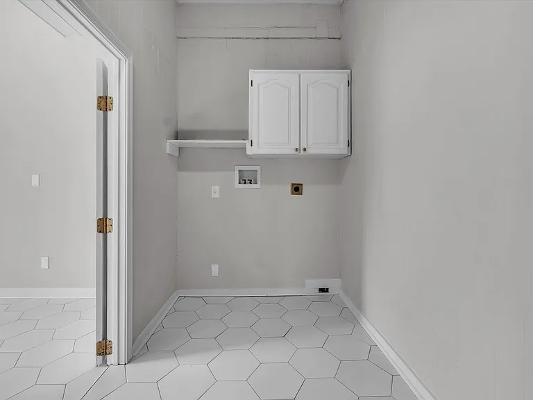 2031 Central Ave — Photo 11