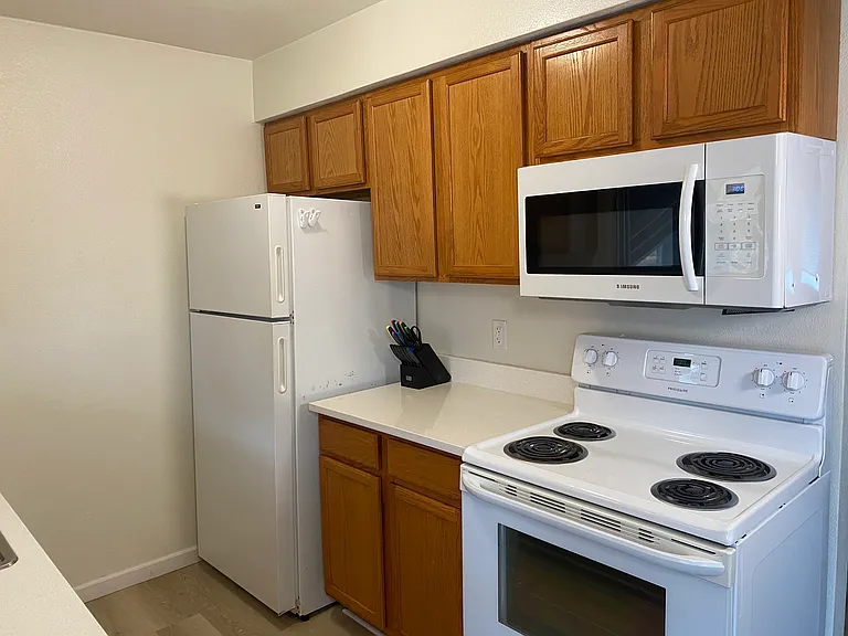 Carriage Hill Apartments — Photo 21