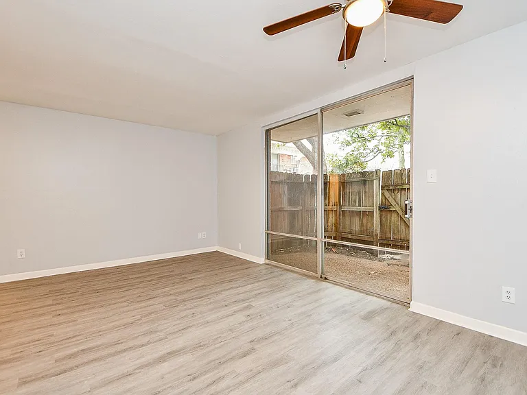 2822 Briarhurst Dr #43 — Photo 8