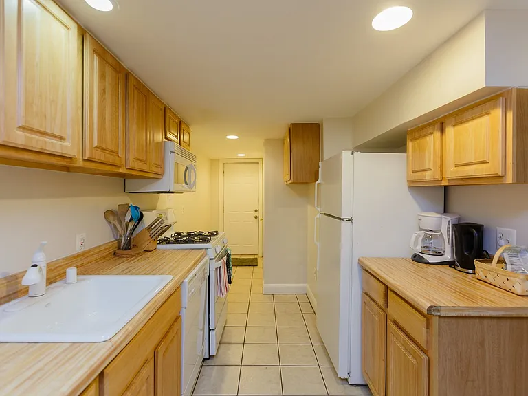 435 Manor Pl NW — Photo 1