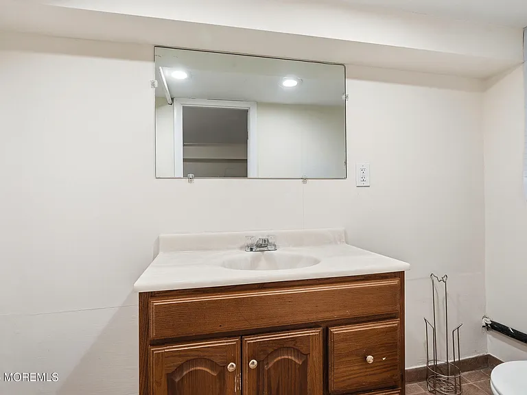 74 Poplar Ave — Photo 31