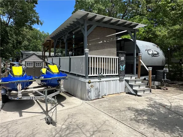 110 Pier Ave, New London, NC 28127