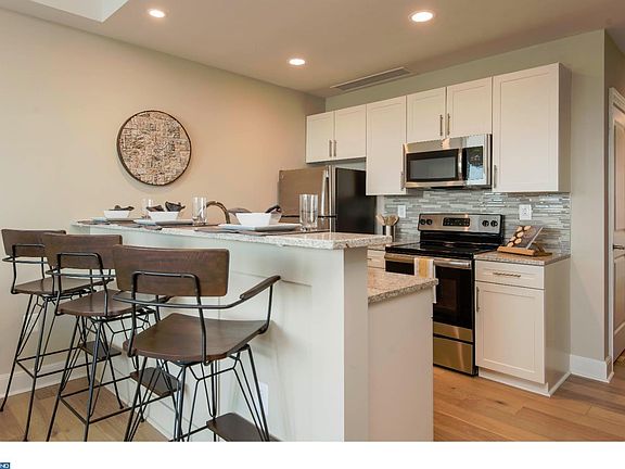 2nd image of 232 N Columbus Blvd #12X7