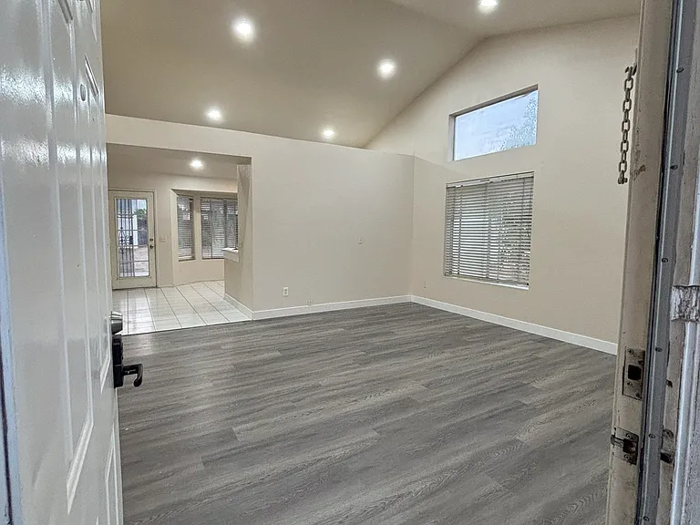 16135 Avenida De Loring — Photo 3