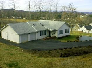 214 Lone Laurel Trl, Hendersonville, NC 28792