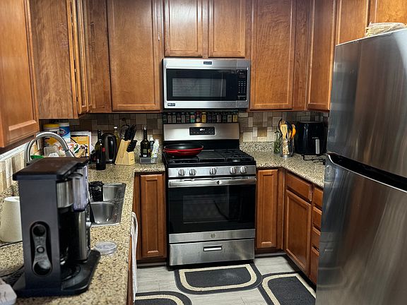 4th image of 510 Calle Montecito #80