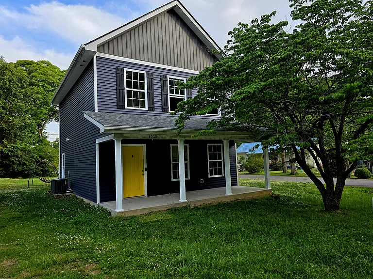 1900 Bernhurst Dr — Photo 1