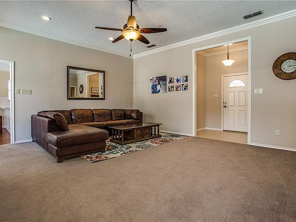 5th image of 1426 New Haven Dr
