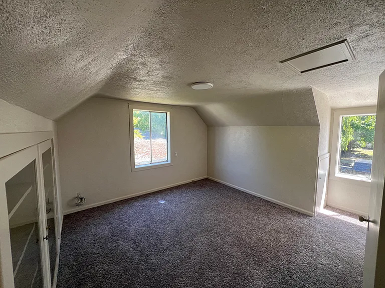 575 W Ash St — Photo 18