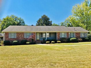 10 Glenwaye Dr, Greenville, SC 29615