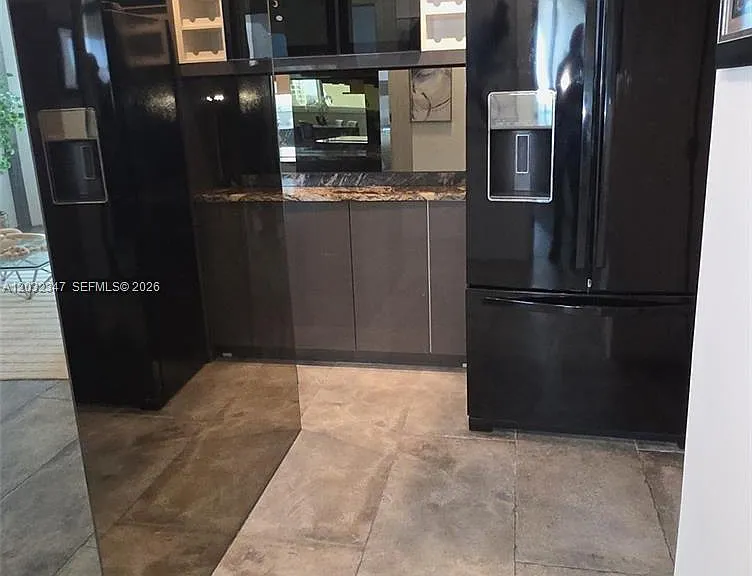 300 S Pointe Dr #908 — Photo 8