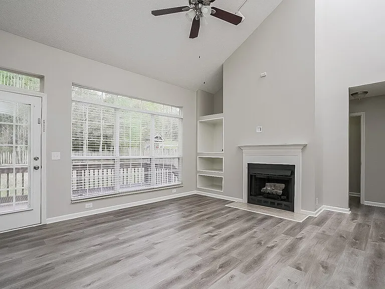 6112 Hampton Hall Way — Photo 4
