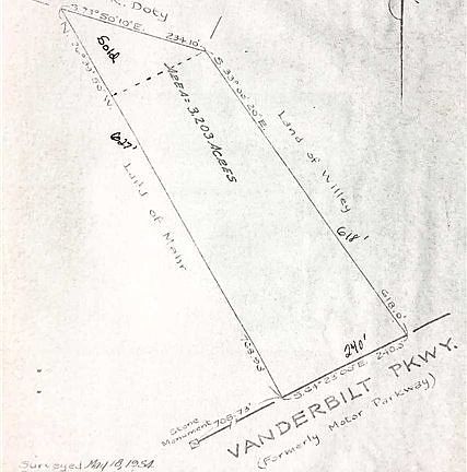 4th image of 313 Vanderbilt Pkwy