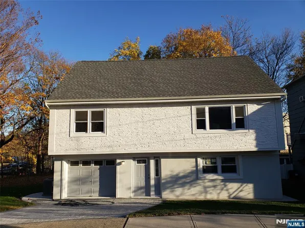 28 Spring Ct, Wallington, NJ 07057