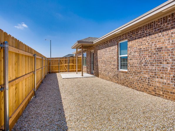1405 16th St #B, Shallowater, TX 79363