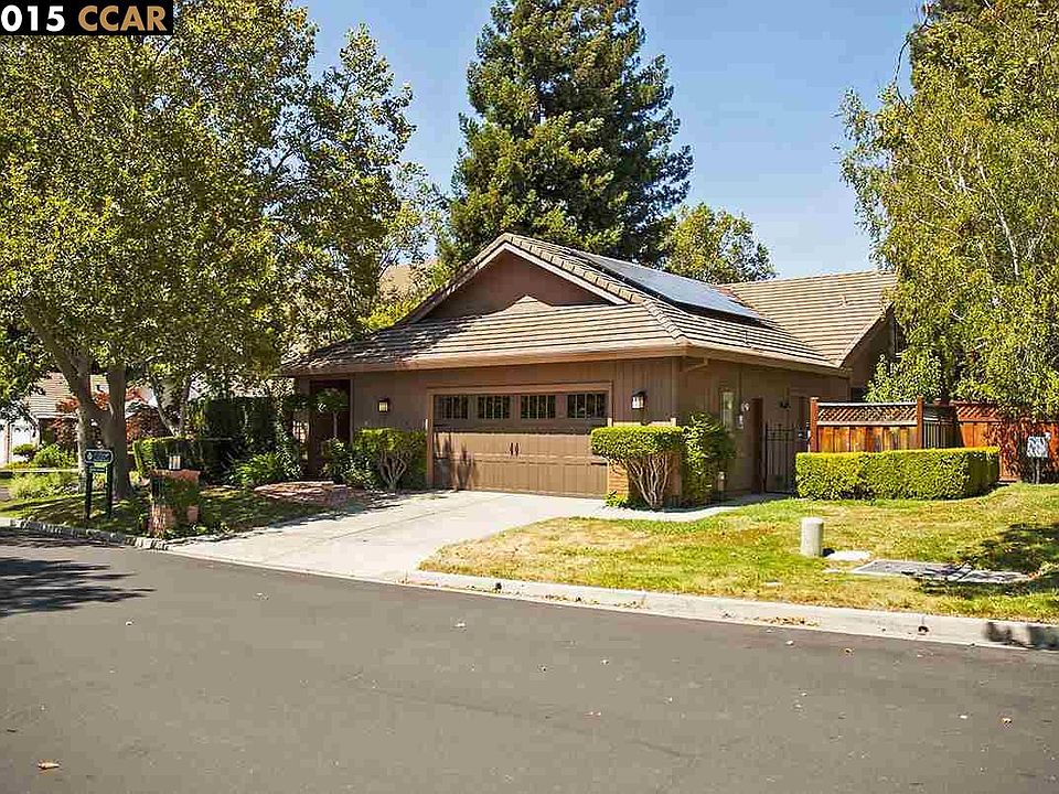 1st image of 220 Live Oak Dr
