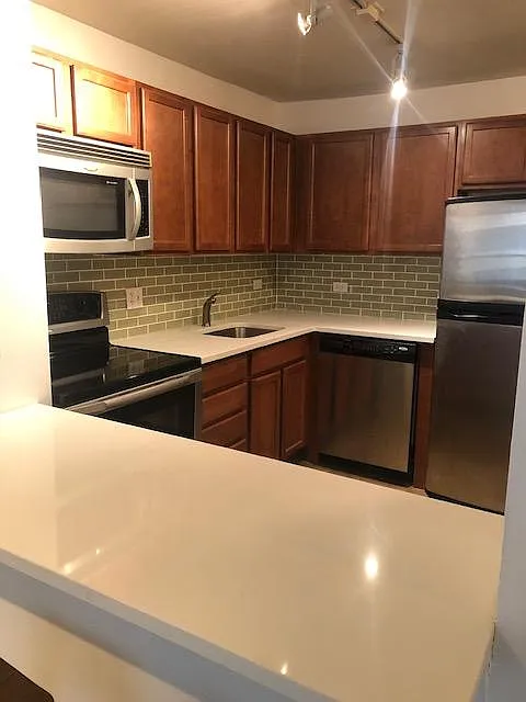 1 bed, 650 sqft, $2,350 — Photo 3