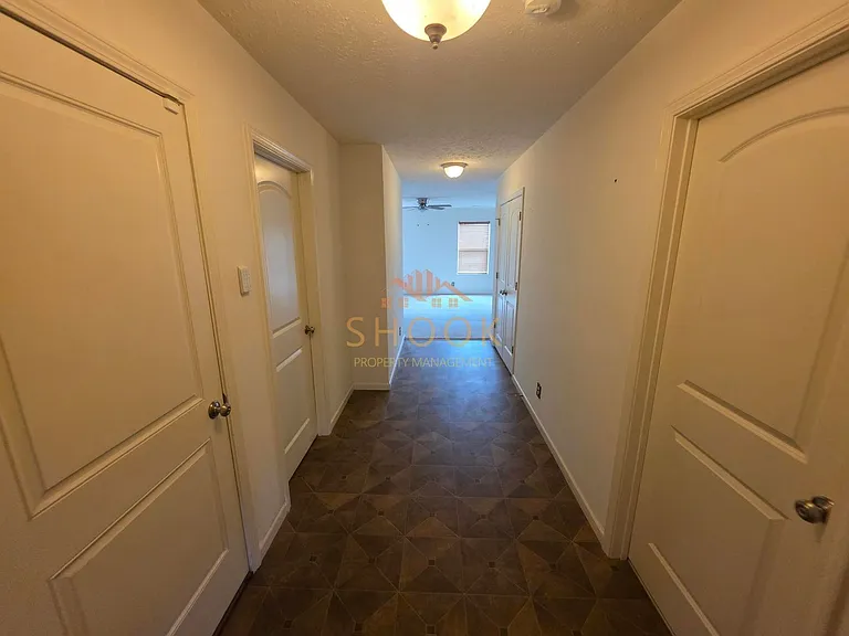 2427 Maxwell Dr — Photo 3