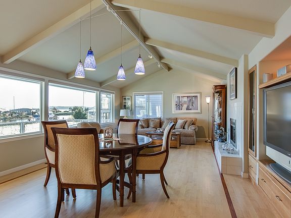 5th image of 2216 Cove Dr